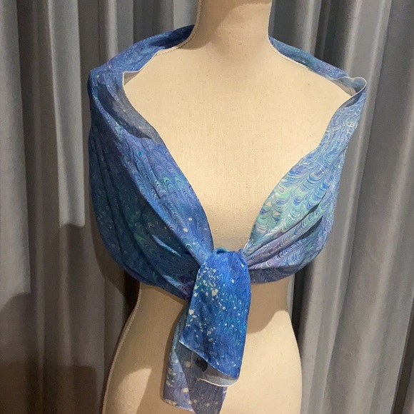 1988 Cosette Handmade marbled silk scarf, 56" x 11" Blue peacock pattern - Picture 13 of 16